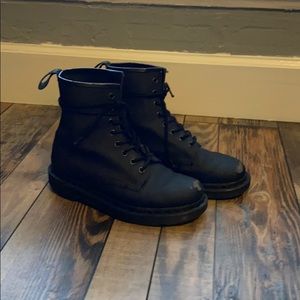 Dr. Martens 8-Eye 1460 Boot in Ajax Black